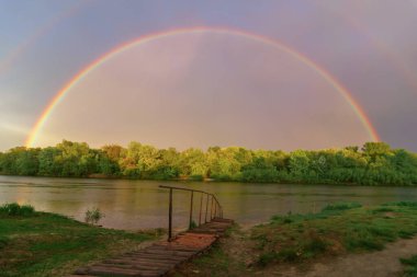 Gökyüzünde gökkuşağı
