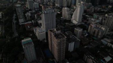 Altın Saat sırasında Bangkok Massive City Skyline, Hava Aracı 4k. Yüksek kalite 4k görüntü