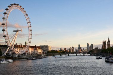 Sunset 'teki Thames Nehri - Londra, İngiltere 