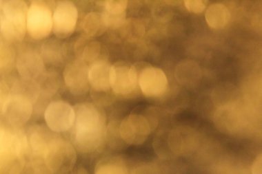 Parlak altın ışığın odaklanmış soyut arkaplanı.
