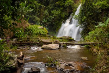 Güzel Pha Dok Manzarası ve inanılmaz yakın şelale manzaralı ve teraslı pirinç, Ban Mae Klang Luang, Doi Inthanon Ulusal Parkı, Chom Tangası, Chiang Mai Tayland