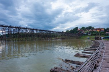 WoodenMon Bridge isThailand's longestwooden bridgewith the length of 850 meters.  It was builded for comfortable transportation between people living in Sangkhlaburi andMonVillages. clipart