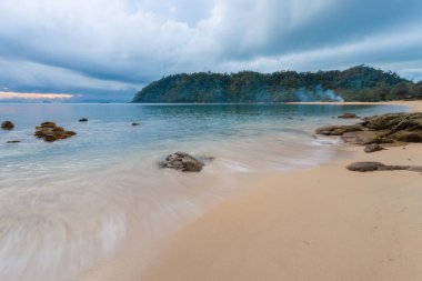 Koh Phayam, Ranong Eyaleti 'ndeki ikinci büyük adadır. Güzel bir manzarası, huzurlu, bir sürü güzel tatil köyü ve toplum yaşam tarzı var. Myanmar yakınlarında Andaman Denizi 'nde yer almaktadır.