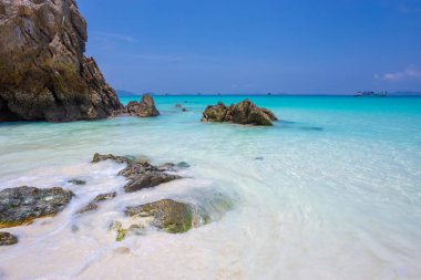 Tafook Adası ya da Dunkin Adası, Tayland 'ın Ranong eyaletinin karşısındaki Burma' da bir adadır. Beyaz kumlu plajları ve birçok deniz balığı sürüsünün yanı sıra mercan resifleri olan bir adadır.