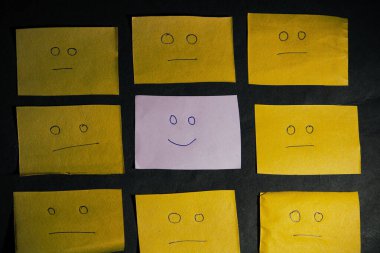 çok renkli yapışkan notlar