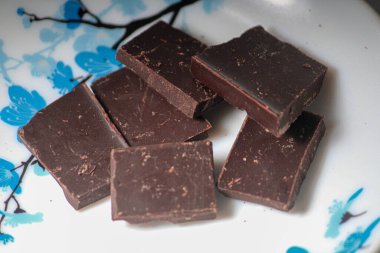 Sevgililer Günü 'nde çikolatalı mutlu çikolata günleri diliyorum. 