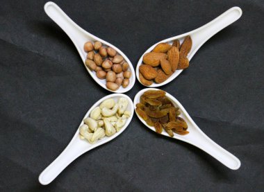 Çeşitli fındıklar, badem ve fındıklar