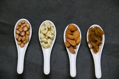 Bir kaşık dolusu fındık..