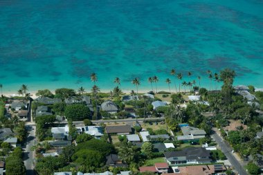 Hawaii 'nin kuzeyindeki sahilin havadan görüntüsü.