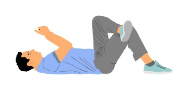 Rahat, tembel bir adam cep telefonu vektör çizimi izole edilmiş bir şekilde yatakta yatıyor. Yorgun çocuk işten sonra mola veriyor. Dışarıda dinlenmenin tadını çıkar. Şehirli tembel çocuk akıllı telefon uygulaması ile fast food sipariş ediyor.. 