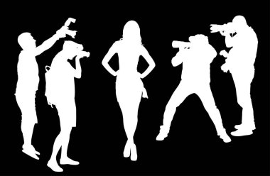 Yakışıklı kadın paparazzi fotoğrafçılarına poz veriyor mürettebat vektör silueti çizimi izole edildi. Moda çekici bir kız şekline bürünür. Seksi bir bayan. Kadın figürü gölgesi. Cazibeli top model kainatı kaçırdı