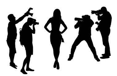 Yakışıklı kadın paparazzi fotoğrafçılarına poz veriyor mürettebat vektör silueti çizimi izole edildi. Moda çekici bir kız şekline bürünür. Seksi bir bayan. Kadın figürü gölgesi. Cazibeli top model kainatı kaçırdı