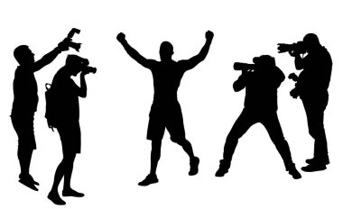 Paparazzi fotoğrafçıları MMA dövüşçülerinin fotoğrafını kapatıyorlar galibiyet vektör siluetini yalıtılmış olarak kutluyorlar. Spor adamı kollarını açtı. Nihai erkek başarısı fanatik fit çocuk laud Glory oyunu kazandı.