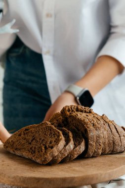Kahvaltı için sağlıklı yemek pişirmek. Kaliteli fotoğraf yiyen sabah mutfağı