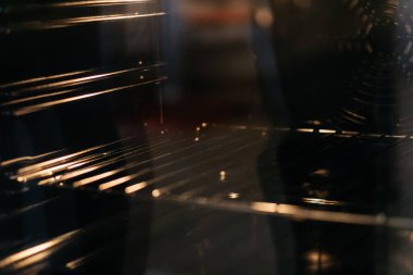 Elektrikli fırın mutfak teknisyeni. Yüksek kalite fotoğraf