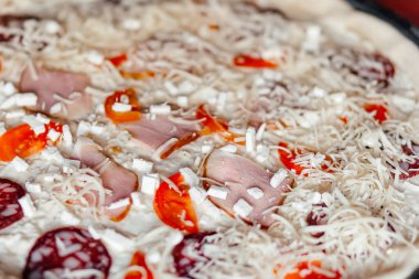 Ev yapımı taze pizza malzemesi yapıyorum. Yüksek kalite fotoğraf