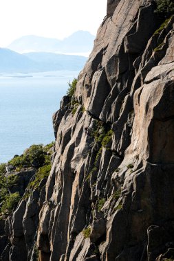 Norveç dağlarında tırmanan