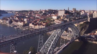 Metro Köprüsü, Porto, Portekiz 'de Ponte de Dom Lus, alt güvertede restorasyon çalışmaları yapılıyor.