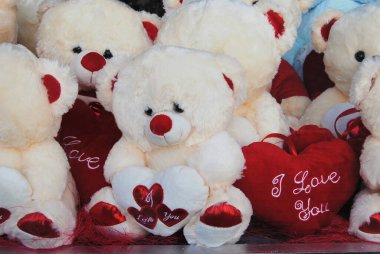 Aşk ayıları, kalp süslemeli oyuncak ayılar, Sevgililer Günü, Aziz Valentine