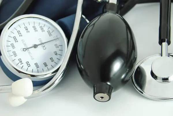 İnsan vücudundaki kan basıncını ölçmek için analog aygıtı