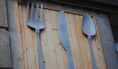 Yemek için, çatal, bıçak, kaşık, metal çerçevede asılı çatal, bıçak