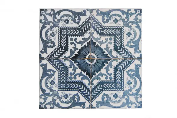 Porto karolar, geometrik şekilli lacivert desenler.