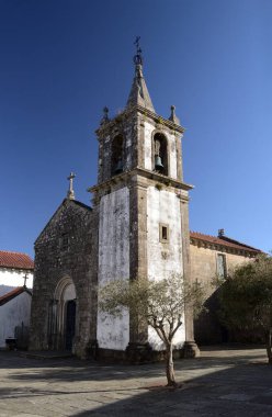 Portekiz 'in kuzeyindeki Valena şehrindeki Santa Maria dos Anjos Kilisesi, tarihi şehir duvarının içinde yer almaktadır.