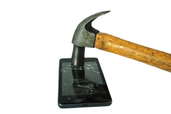 Akıllı telefonu kırmak, telefon ekranına çekiç vurmak.