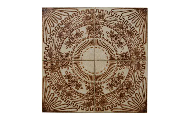 Kiremit desenli, bej rengi kahverengi, tipik Portekizce.