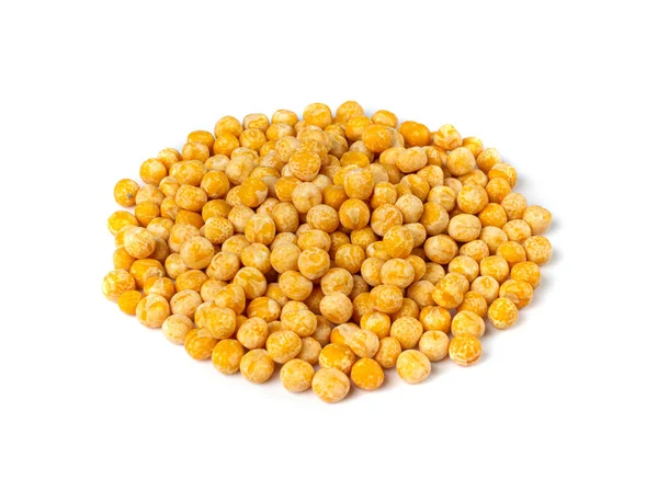 乾燥した黄色のエンドウ豆分離 全粒粉 生のマメ科植物 タンパク源 健康的なビーガンフード 白い背景に乾燥した黄色のエンドウ豆 — ストック写真