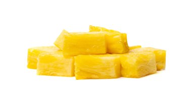 Ananas Kesikleri izole edilmiş, Çiğ Ananas Parçaları, Comosus Tropikal Meyve Parçacıkları, Olgun Elma Kıymıkları, Beyaz Arkaplanda Pineapple Fruit, Kırpma Yolu