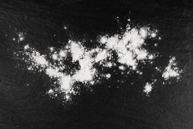 Un dokusu Arkaplanı, Kopya Alanı ile Buğday unu Deseni, Pastane Afişi, Soyut Un Çerçevesi, Siyah Tabaka Üzerine Beyaz Toz