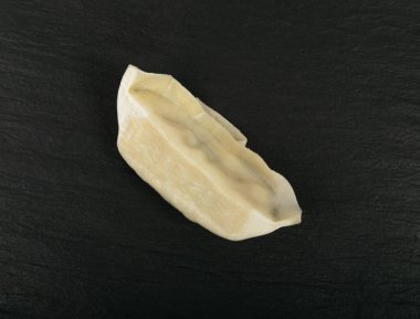 Single Gyoza Çin mantısı, Buharda pişmiş Sebze Jiaozi, Tavuk Momo, Kara Taş Tabakta bir Asya Gyoza, Kopya Uzay