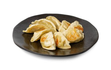 Gyoza Çin Hamur köfteleri, Kızarmış Sebze Jiaozi, Tavuk Momo Pile, Asya Gyoza Grubu Siyah Tabak, Beyaz Arkaplan