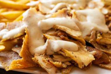 Donner Kebap Kapanış, Doner Et ve Cips, Donner, Shawarma veya Kırmızı Biber soslu Gyro