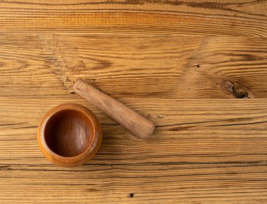 Tahta Havan, Tahta Yumruk ve Pestle, Boş Havan topu, Kırsal Masa Arkaplanındaki Vintage Mutfak Ekipmanı