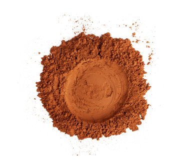 İzole edilmiş kakao tozu, Dağıtılmış Yuvarlak Kakao Tozu Çerçevesi, Kuru Kakao Fasulyesi Dölyatağı, Beyaz Arkaplanda Ev Yapımı Çikolata Yığını, Kopya Uzay