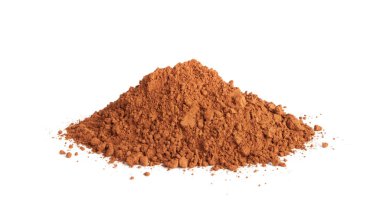 İzole edilmiş kakao tozu, kakao tozu yığını, kuru kakao çekirdeği, beyaz arka planda ev yapımı çikolata için kakao tozu.