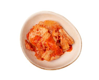 Kimchi izole edilmiş, Kimchee in White Bowl, Red Spicy Kim Chi, Hot Fermented Napa Cabbage, Geleneksel Jimchi, Kore Kış Yemeği Gimchi, Kimchi on White Background Top View