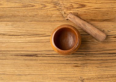 Tahta Havan, Tahta Yumruk ve Pestle, Boş Havan topu, Kırsal Masa Arkaplanındaki Vintage Mutfak Ekipmanı