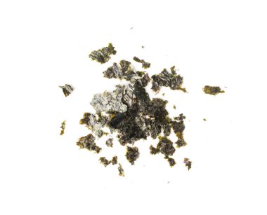 İzole edilmiş, kurutulmuş Aonori Seaweed Flakes, Kuru Deniz Otu Yırtık Örtüsü, Yosun Kırıntıları, Norveç Yosun Parçaları, Beyaz Arkaplanda Furikake Üst Görünümü