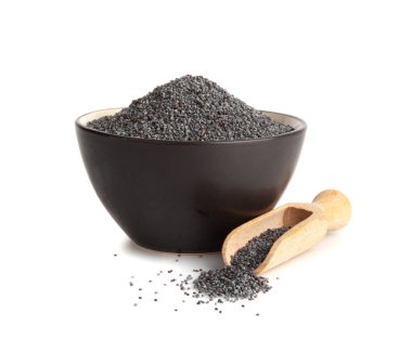 Haşhaş tohumu yalıtılmış, Mavi Haşhaş tohumu kara kasede, Küçük Aşçılık Taneleri, Küçük Tohumlar, Pişirmek için Yağ tohumu, Beyaz Arkaplanda Haşhaş Tohumu