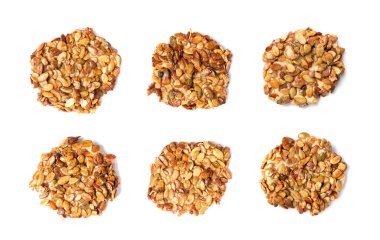 Kabak Tohumu Kurabiyeleri İzole Edildi, Pepita Tahıl Bisküvisi, Sağlıklı Mısır Gevreği Krakerleri, Beyaz Arkaplan Üst Görünümünde Ev Yapımı Kabağı Tohumu Kurabiye Grubu