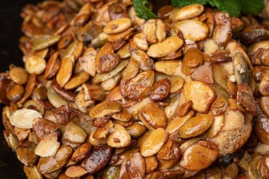 Balkabağı Tohumu Kurabiye Dokusunu Kapatma, Pepita Tahıl Bisküvisi, Kırık Gevrek Krakerleri, Bulanık Arkaplanda Ev Yapımı Kabağı Kurabiye Kırıntıları