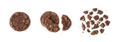 Kırık Çikolatalı Bisküvi, Siyah Yuvarlak Kurabiye, Kara Yumuşak Bisküviler, Ev Yapımı Tereyağlı Kurabiyeler, Beyaz Arkaplanda Taze Tatlı Kakao Krakeri