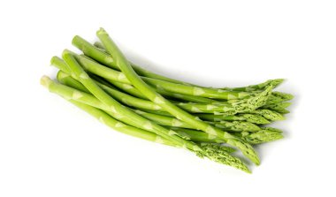 Demet izole gölge ile ham Bahçe kuşkonmaz. Beyaz arka plan üzerinde taze yeşil bahar sebzeler. Kuşkonmaz Officinalis üst görünümünün yenilebilir lahanası