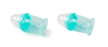 Bebek Bardakları İzole Edildi, Mavi Bebek Şişesi Emzik ile, Küçük Çocuk Ekipmanı, Plastik Çocuklar İçme Bardağı Seti, Beyaz Arkaplanda Lid ile Bebek Besleme Şişesi, Kırpma Yolu