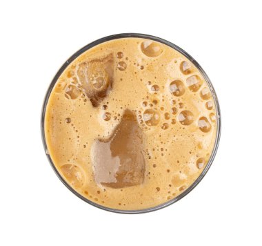 Buzlu Porter Birası İzole Edilmiş Üst Görünüm, Cam Şişko, Köpük ve Buz Küplü Kara Bira, Alkollü Kupa Üstündeki Baloncuklar, Ale Froth, Beyaz Arkaplanda Altın Bira