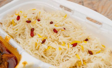 Kofta ve Kabuli Pulao, Lamb Meat Balls, Pilaf veya Pilau, Geleneksel Afganistan Pilaw, Lamb Meatballs, Stewed Okra ve Challow Pulao ile birlikte Afgan Mutfağı