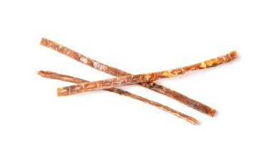 Kurutulmuş kurutulmuş balık eti, kurutulmuş deniz ürünleri, Hake Stockfish, kurutulmuş Pollock 'un küçük parçaları, bira atıştırmalıkları, beyaz arka planda kurutulmuş balık filetosu.